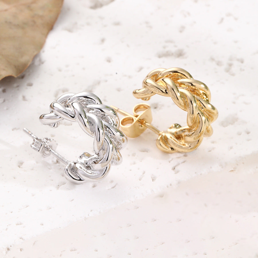 Romantic Gold Earring for Special Moments