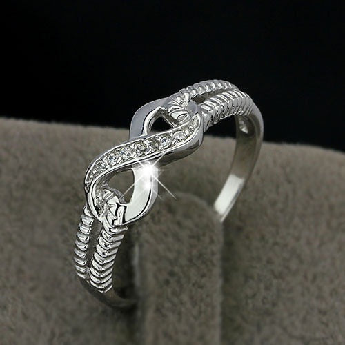 Classic Gold Ring with Timeless Appeal