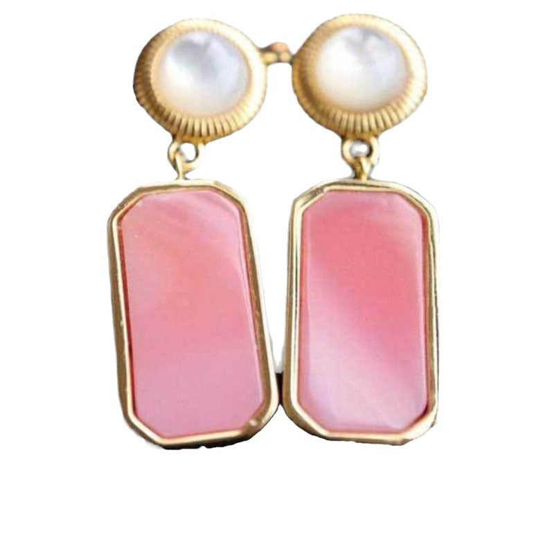 Romantic Gold Earring for Special Moments