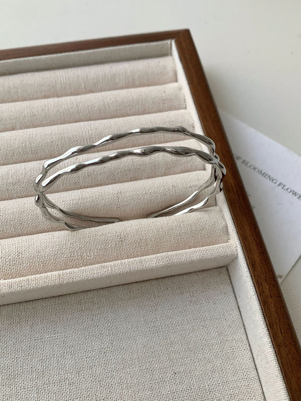Romantic Gold Bracelet for Special Moments