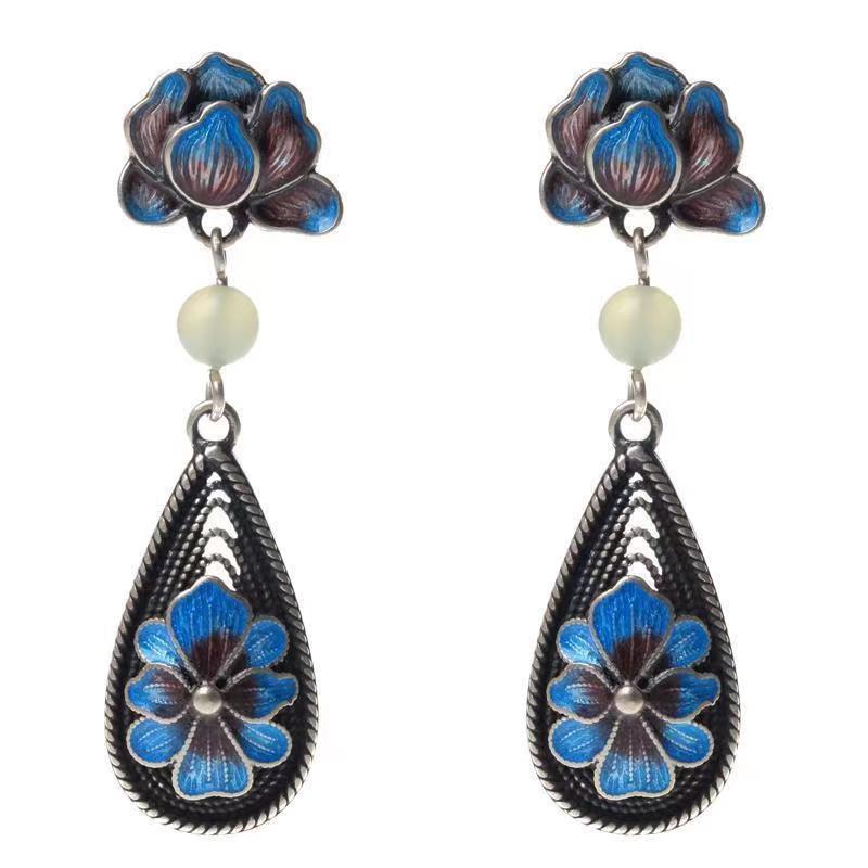 Charming Piece for Any Occasion