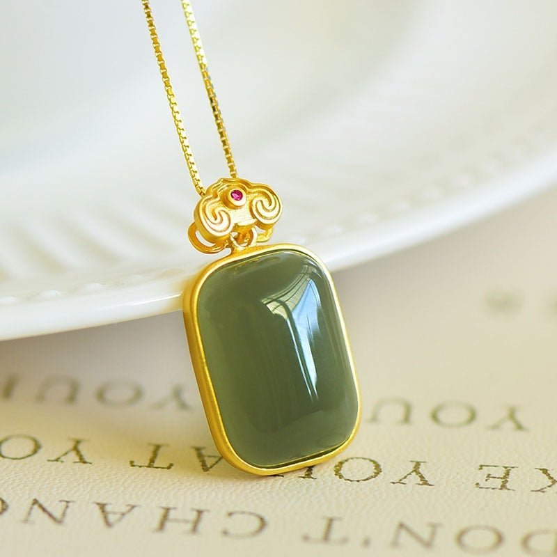 Stunning Gold Necklace for Daily Wear