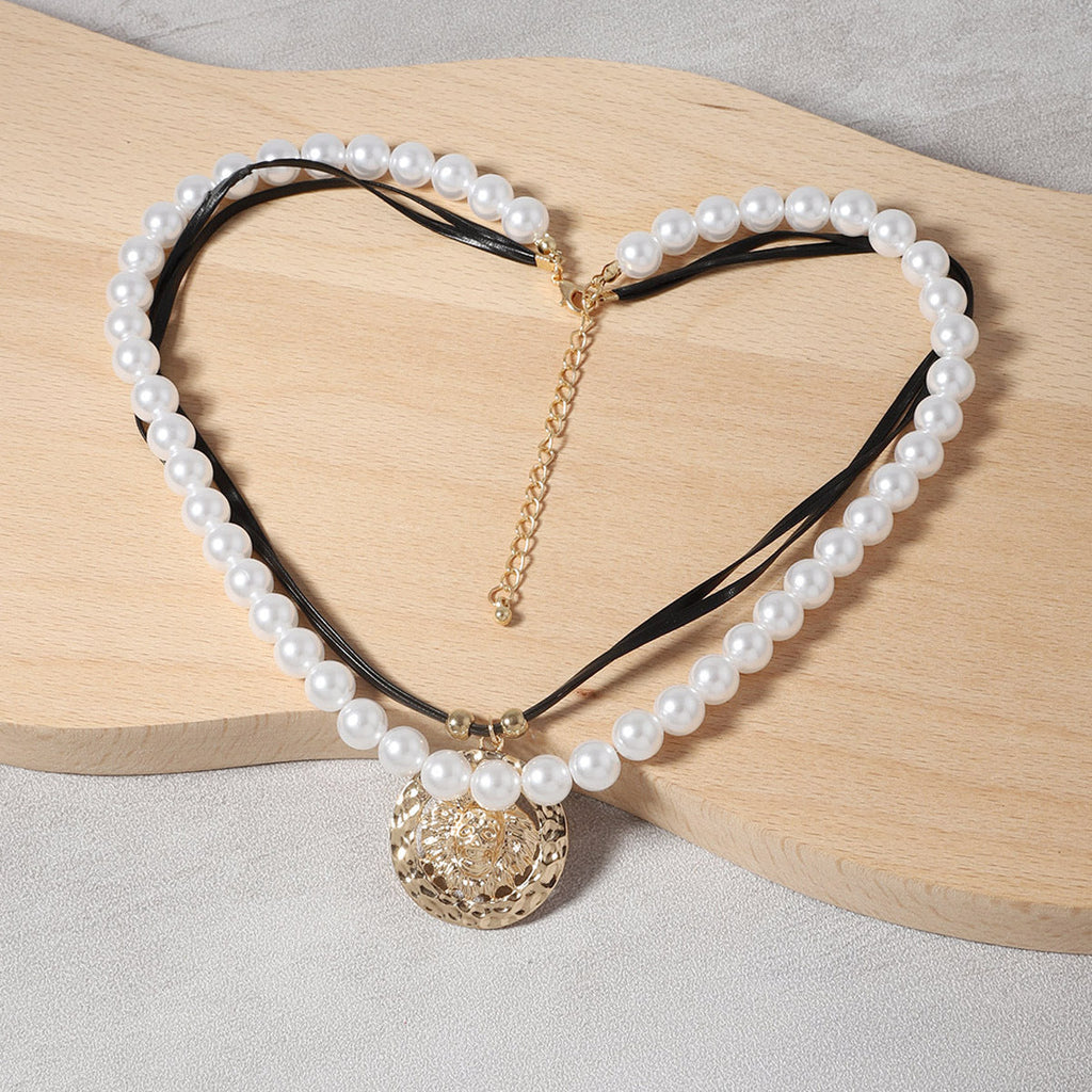 Classic Pearl Necklace with Timeless Appeal