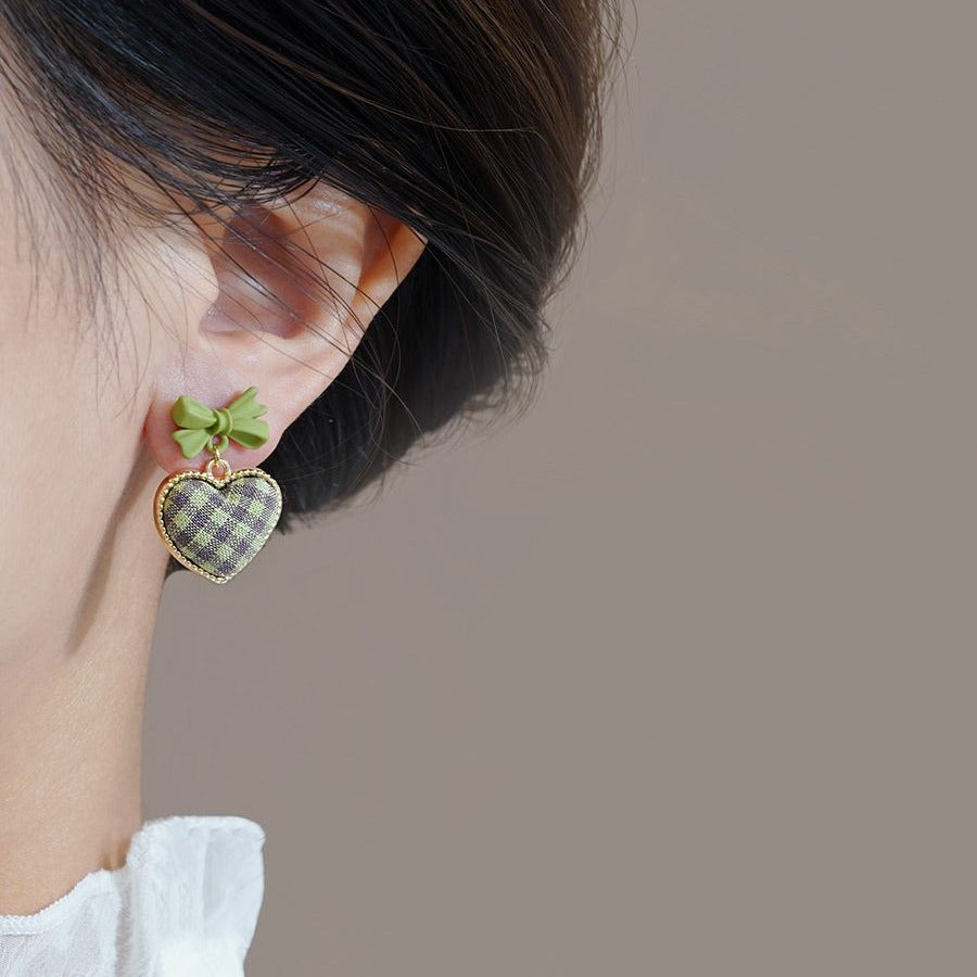 Charming Earring for Any Occasion