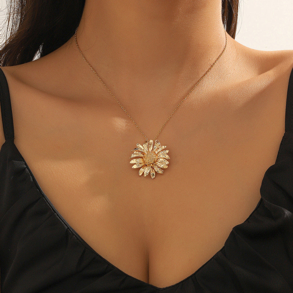 Classic Gold Necklace with Timeless Appeal