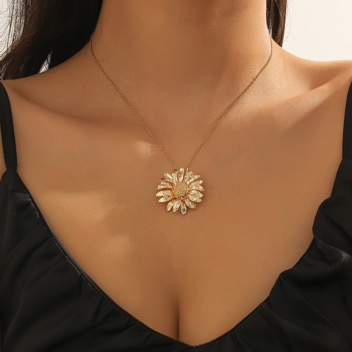Classic Gold Necklace with Timeless Appeal