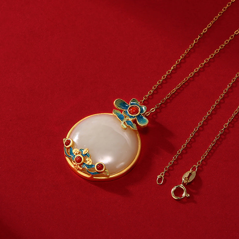Classic Silver Necklace with Timeless Appeal