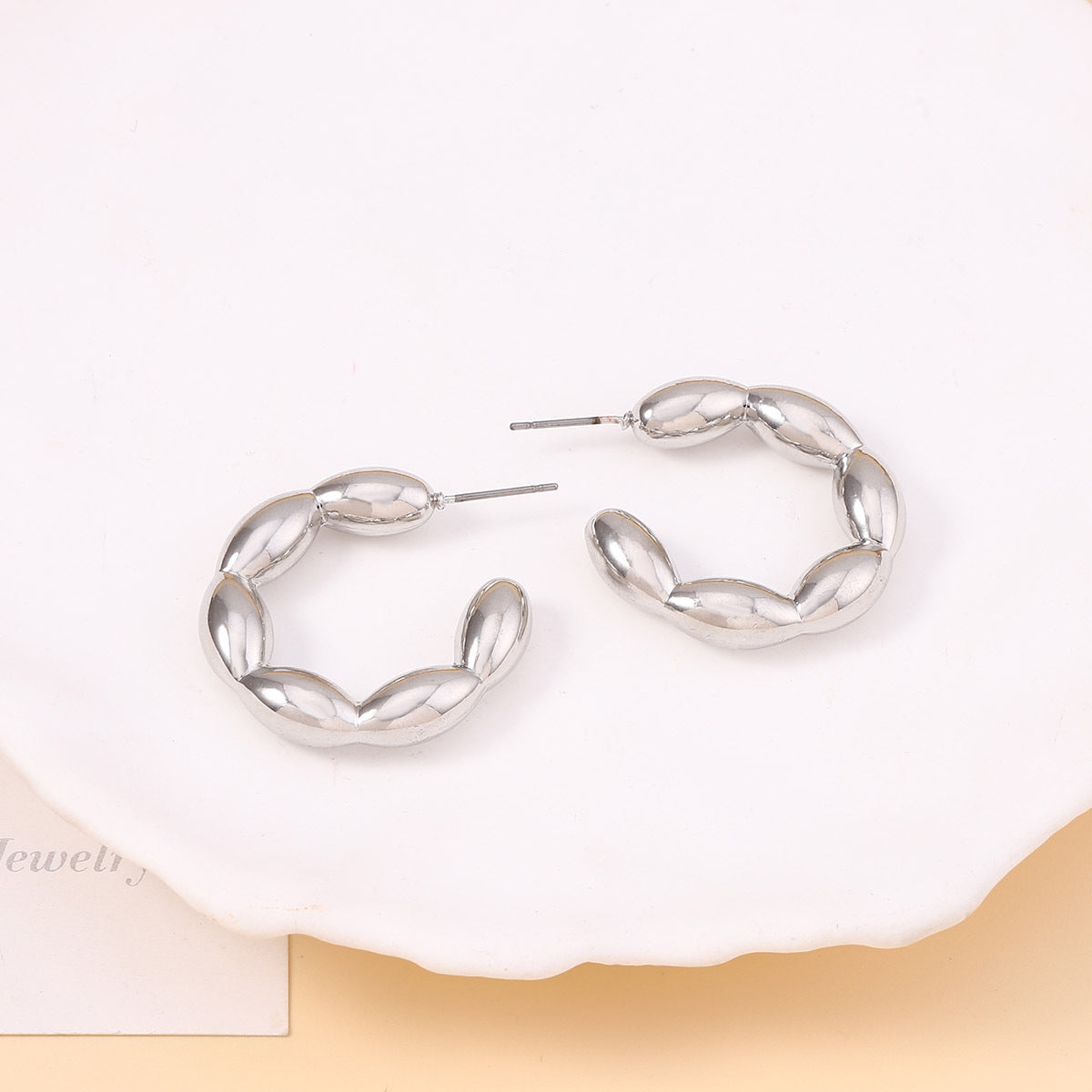 Charming Earring for Any Occasion