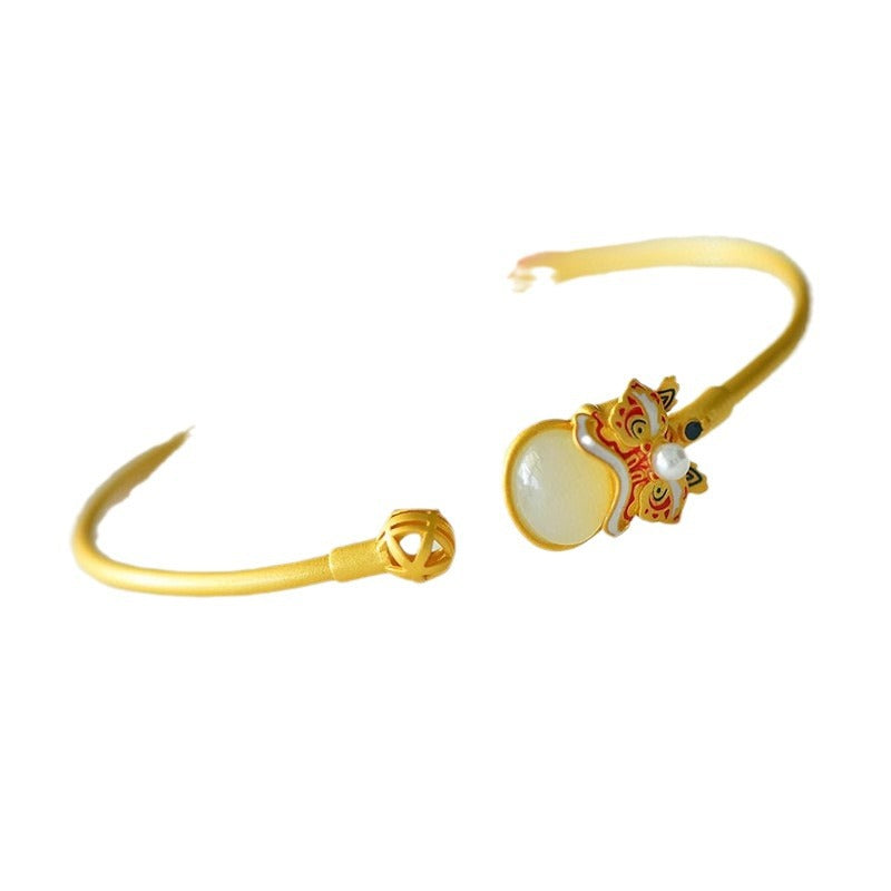 Charming Silver Bracelet for Any Occasion