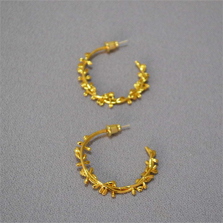Elegant Gold Earring for Every Occasion