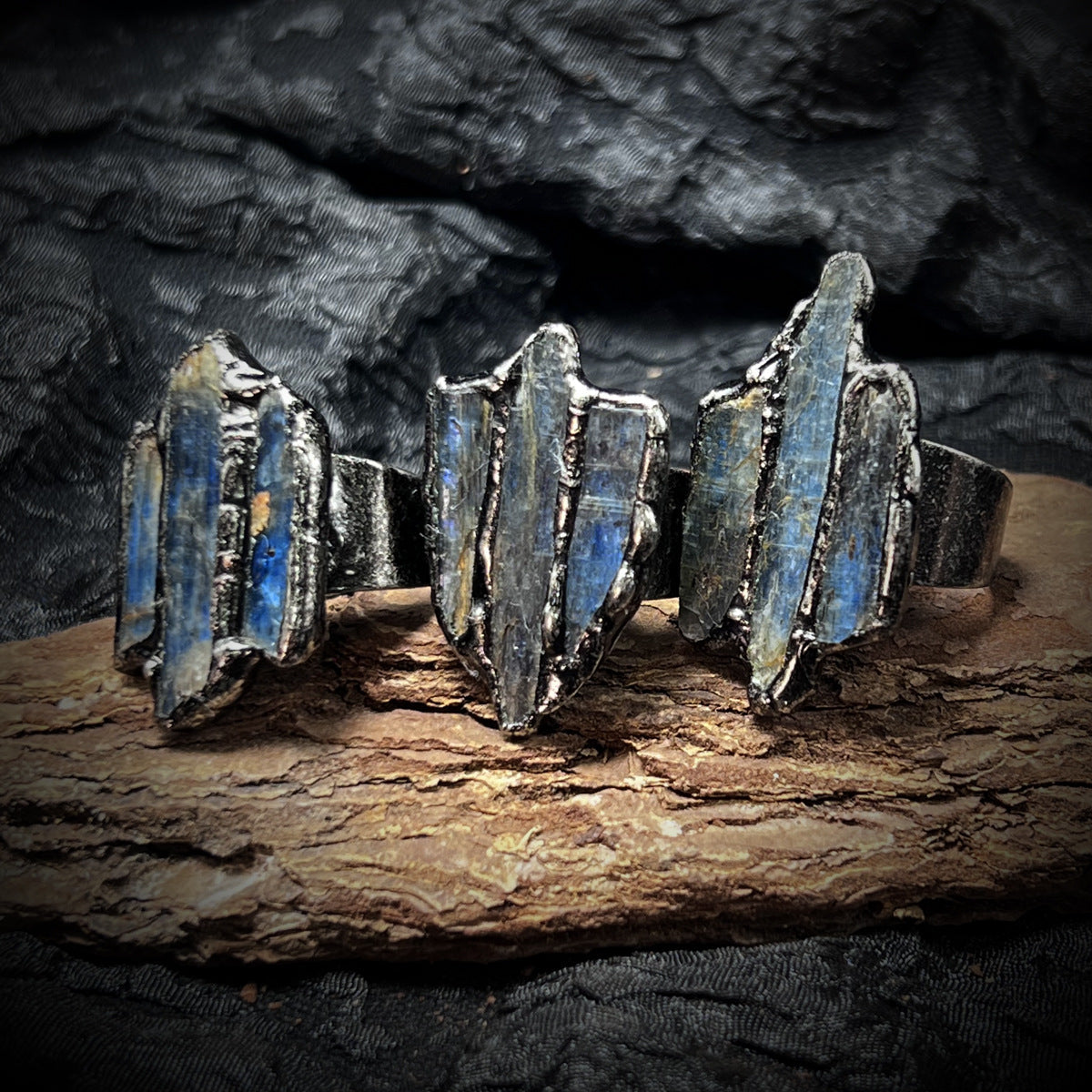 Classic Silver Ring with Timeless Appeal
