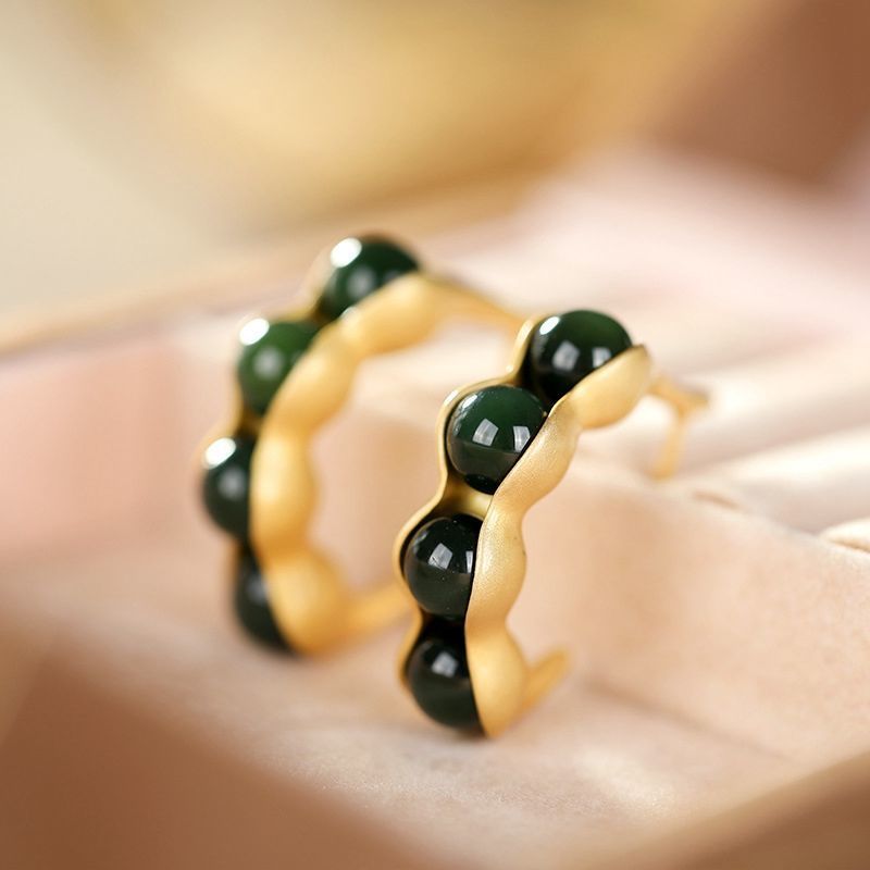 Charming Silver Earring for Any Occasion