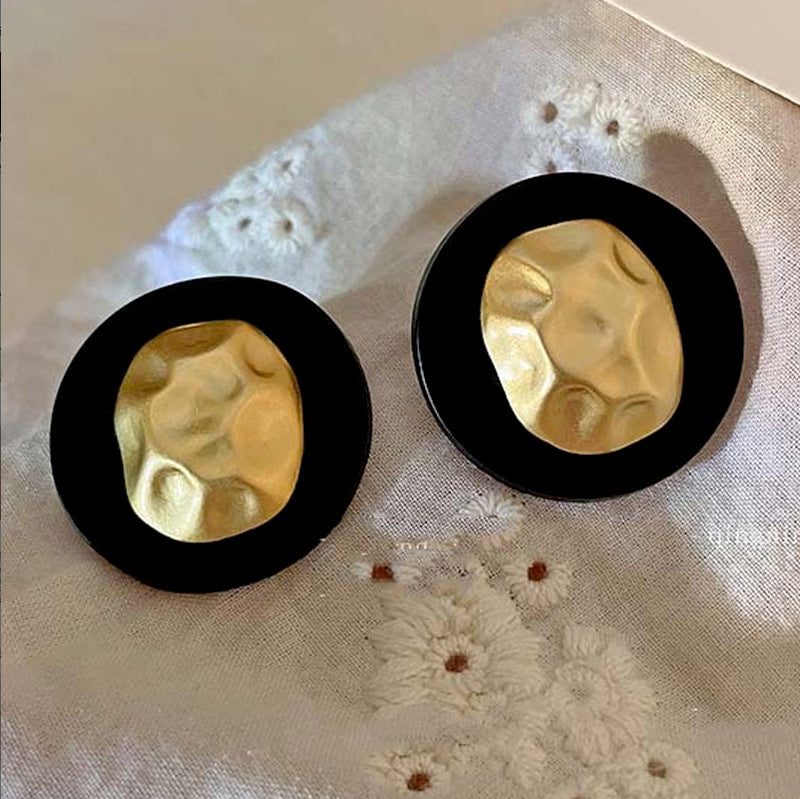 Elegant Gold Earring for Every Occasion