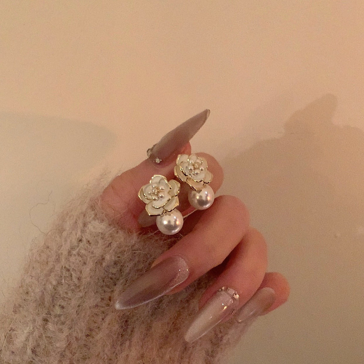 Romantic Pearl Piece for Special Moments