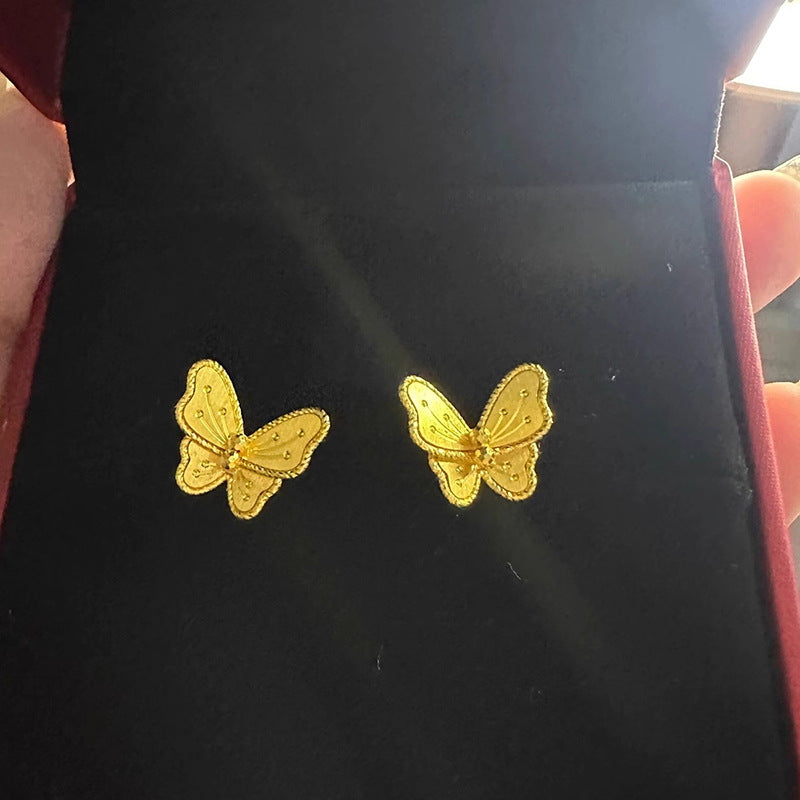 Beautiful Gold Earring with Unique Style