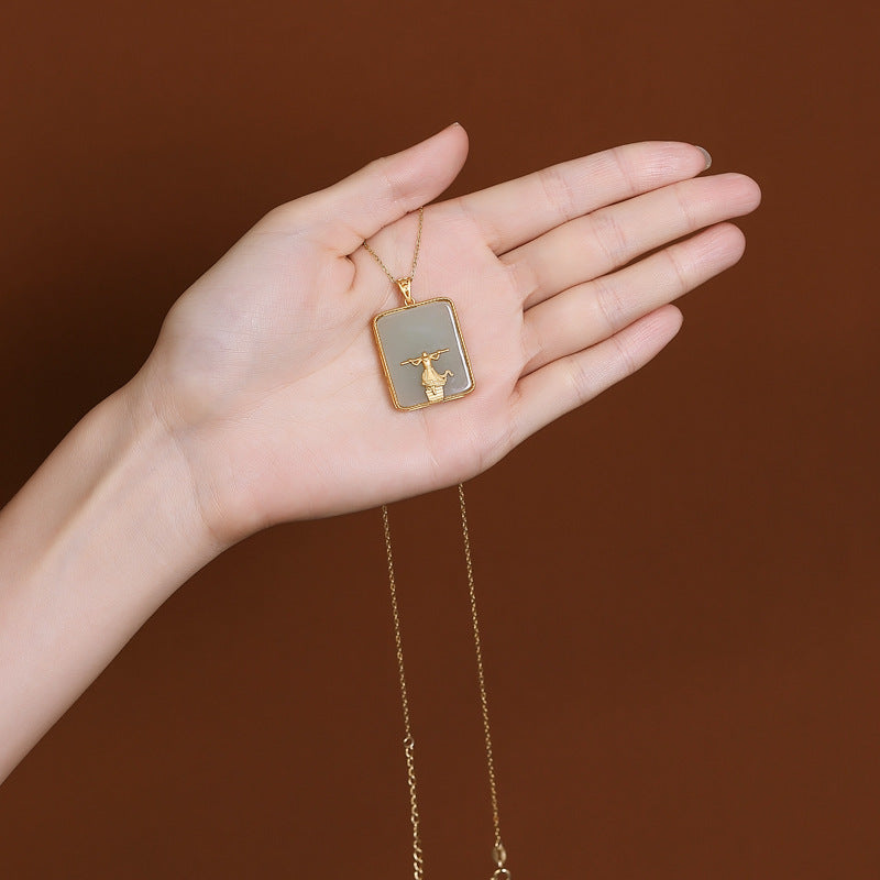 Classic Gold Pendant with Timeless Appeal