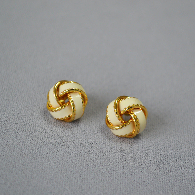 Beautiful Gold Earring with Unique Style