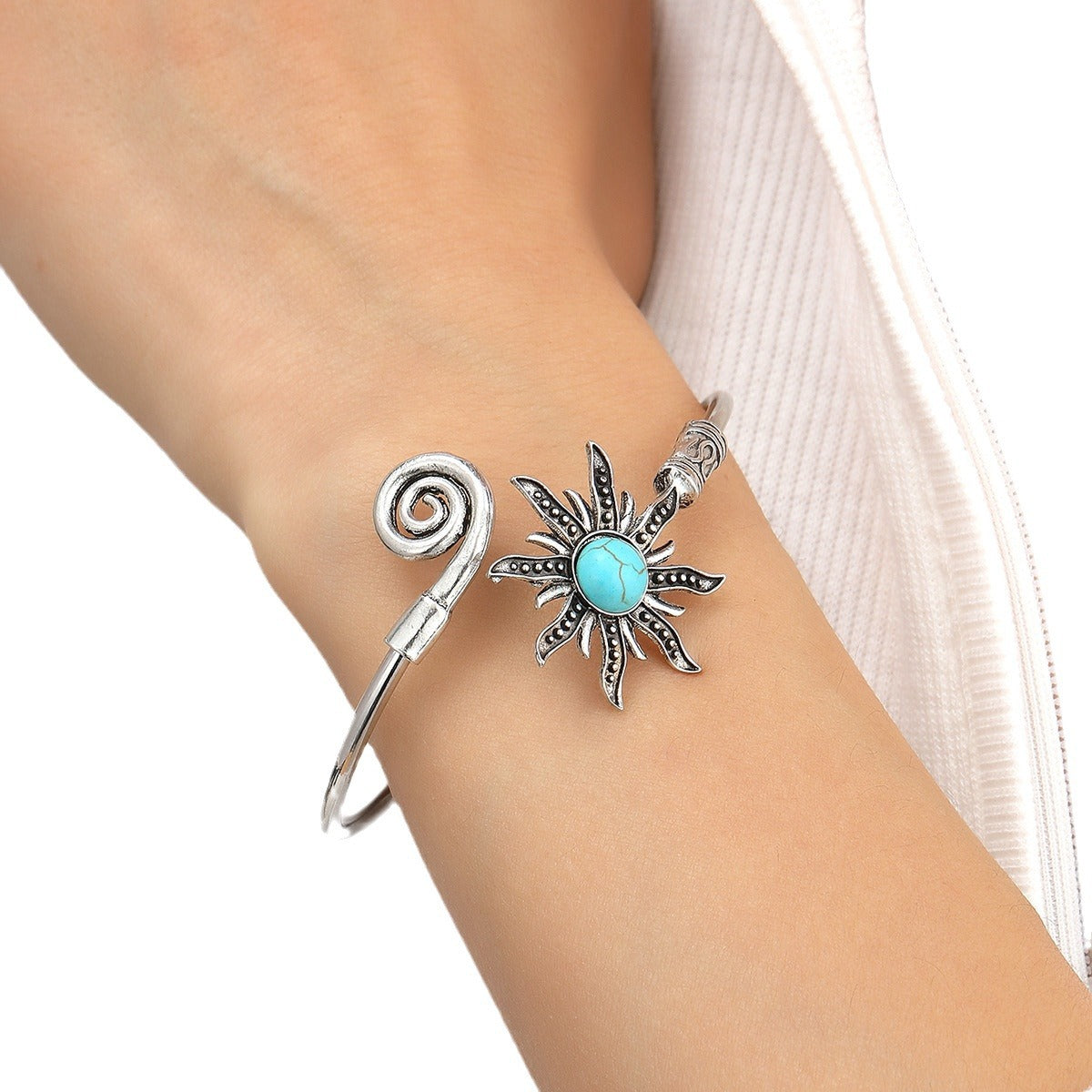 Classic Bracelet with Timeless Appeal