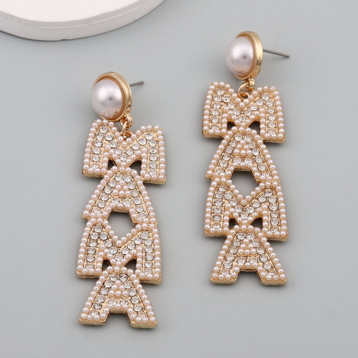 Classic Pearl Earring with Timeless Appeal