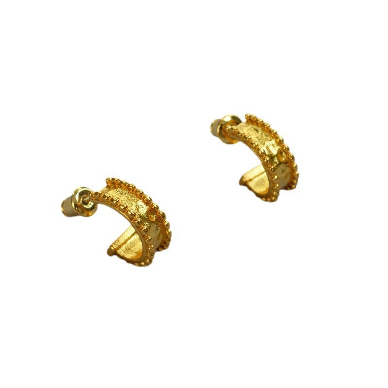 Charming Gold Earring for Any Occasion