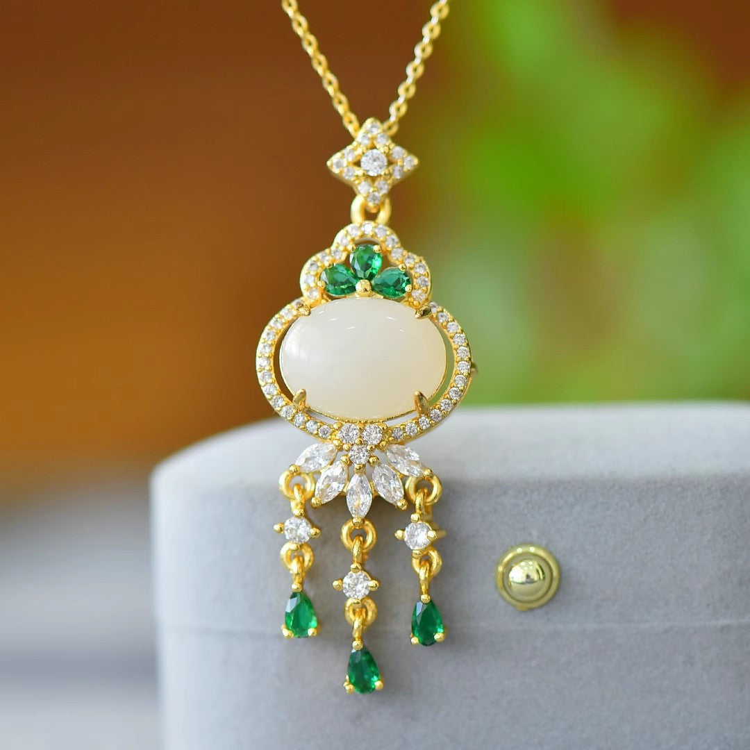 Romantic Silver Necklace for Special Moments