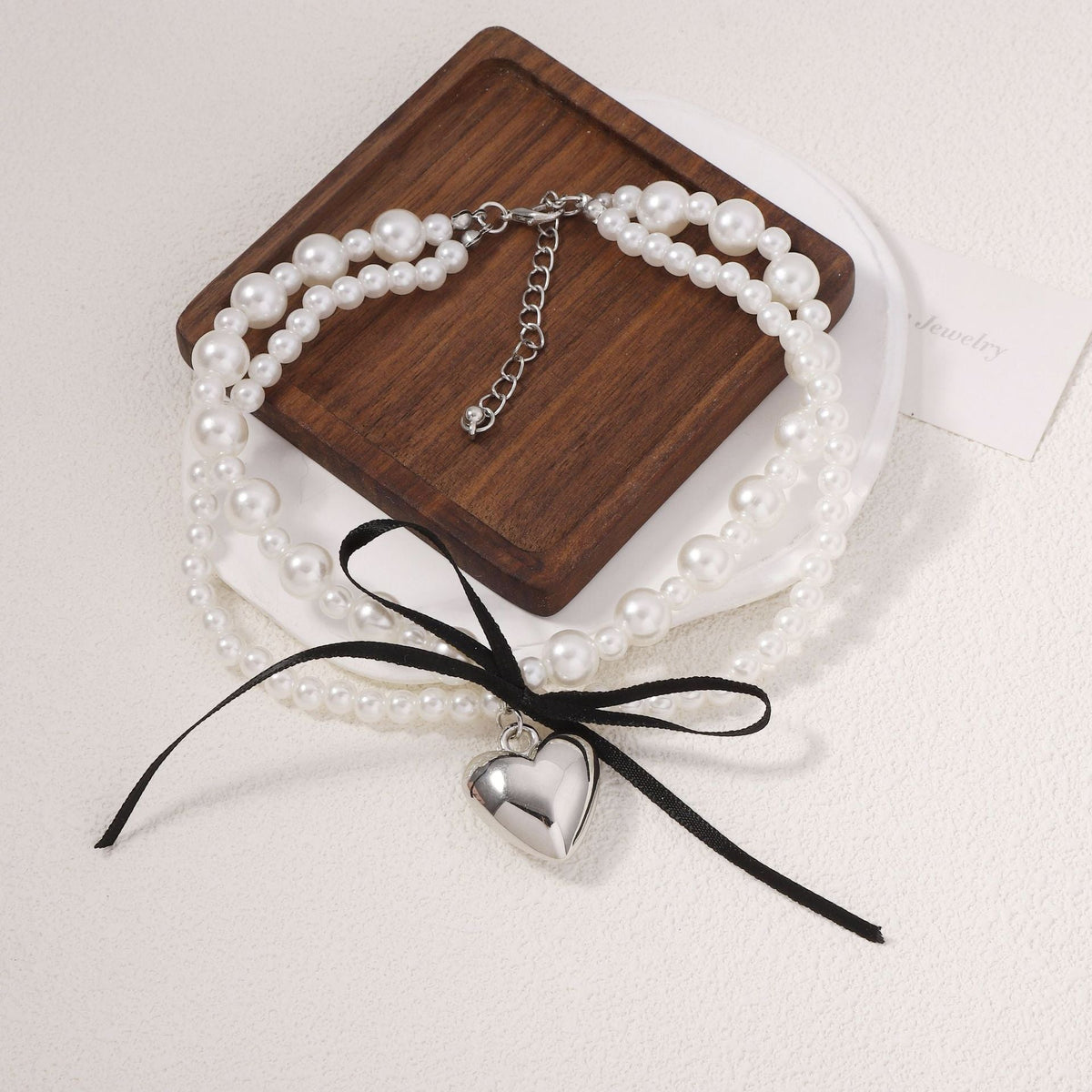 Classic Pearl Necklace with Timeless Appeal