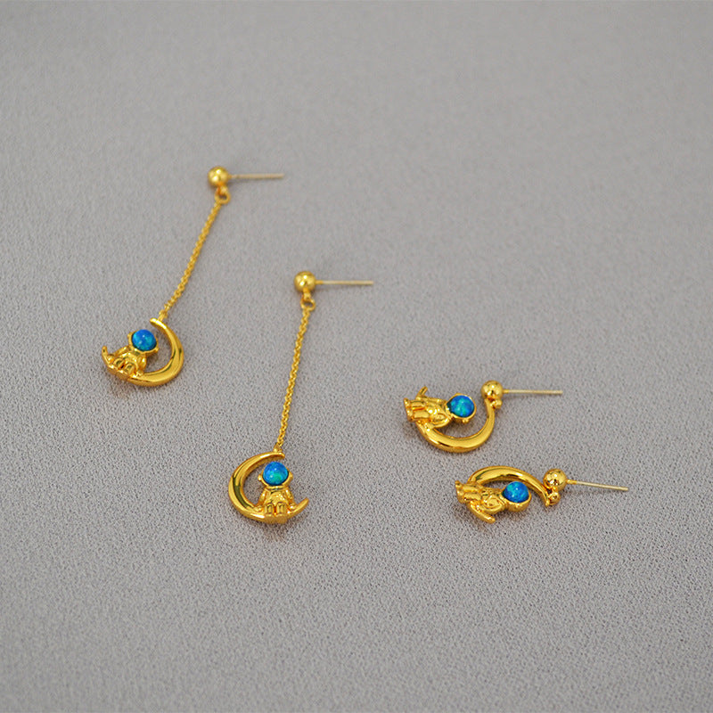 Beautiful Gold Earring with Unique Style