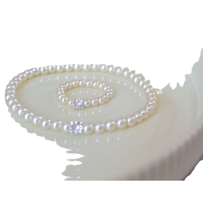 Romantic Pearl Bracelet for Special Moments