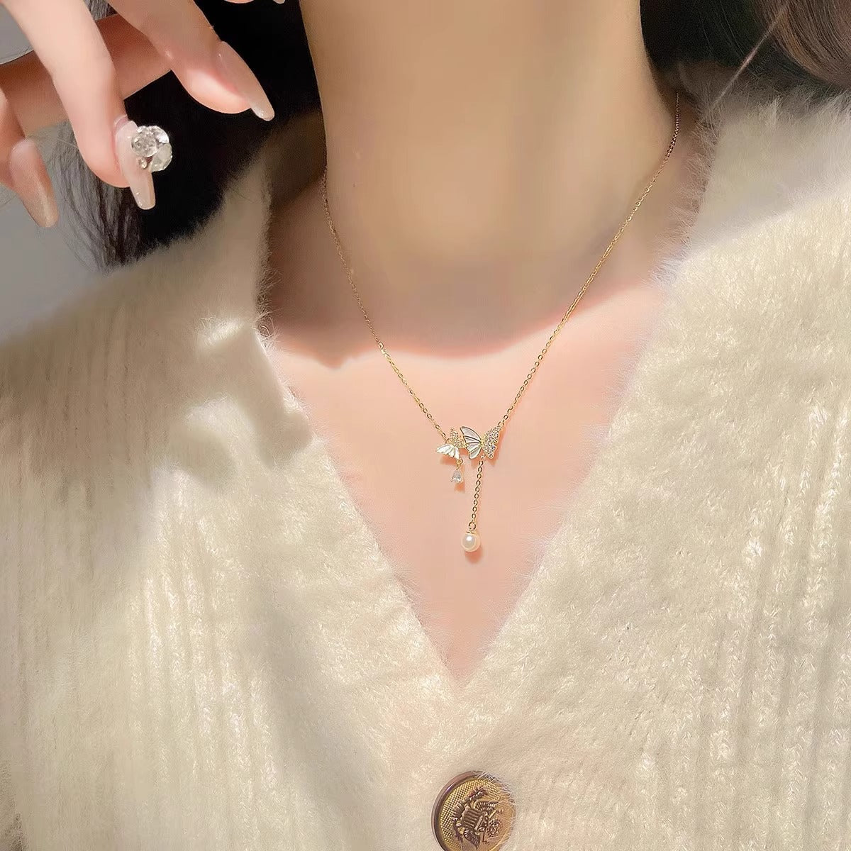 Classic Pearl Necklace with Timeless Appeal