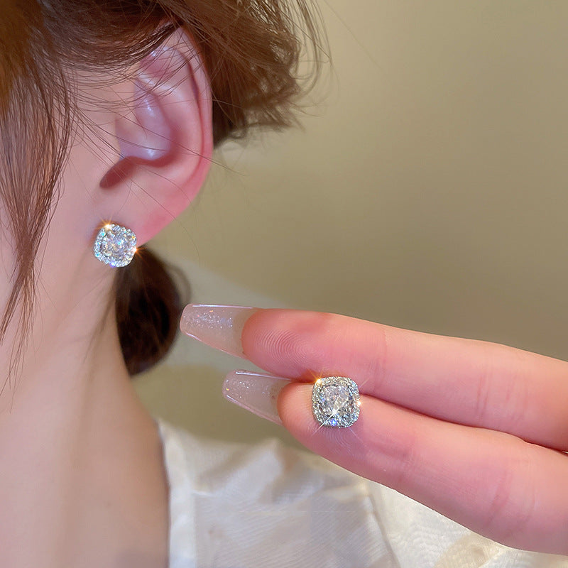 Charming Pearl Earring for Any Occasion