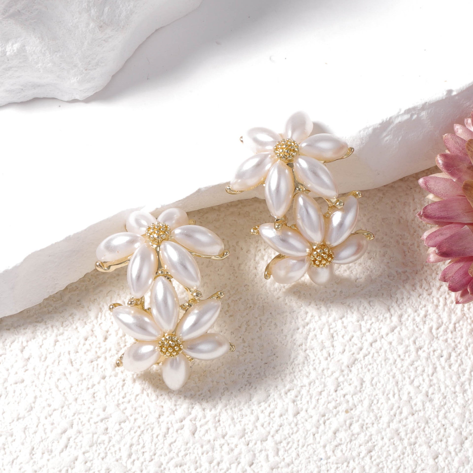 Romantic Pearl Earring for Special Moments