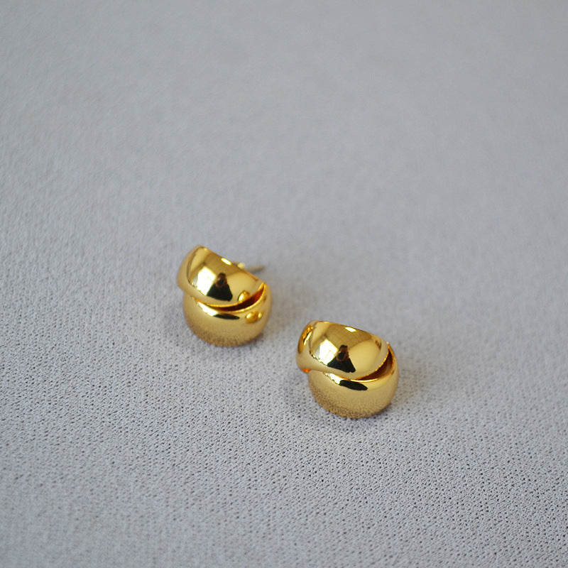 Beautiful Gold Earring with Unique Style