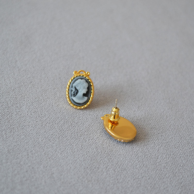 Elegant Gold Earring for Every Occasion