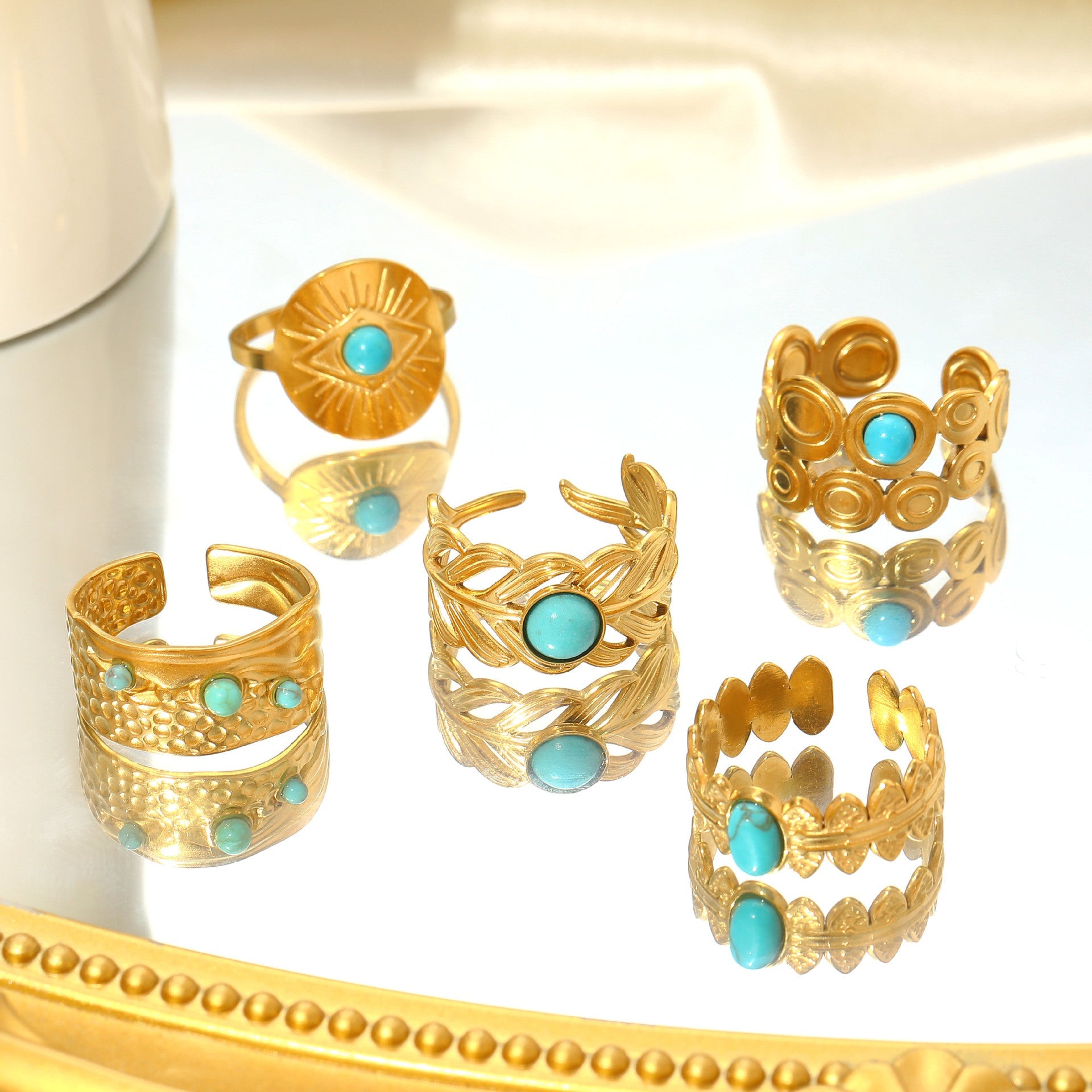 Classic Gold Ring with Timeless Appeal