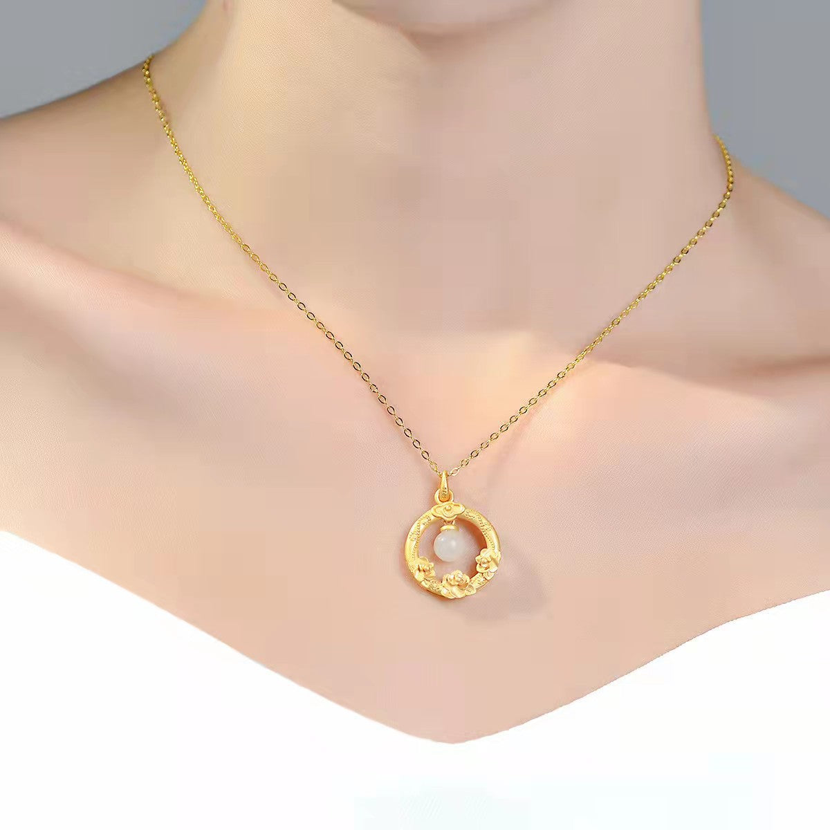 Charming Gold Necklace for Any Occasion