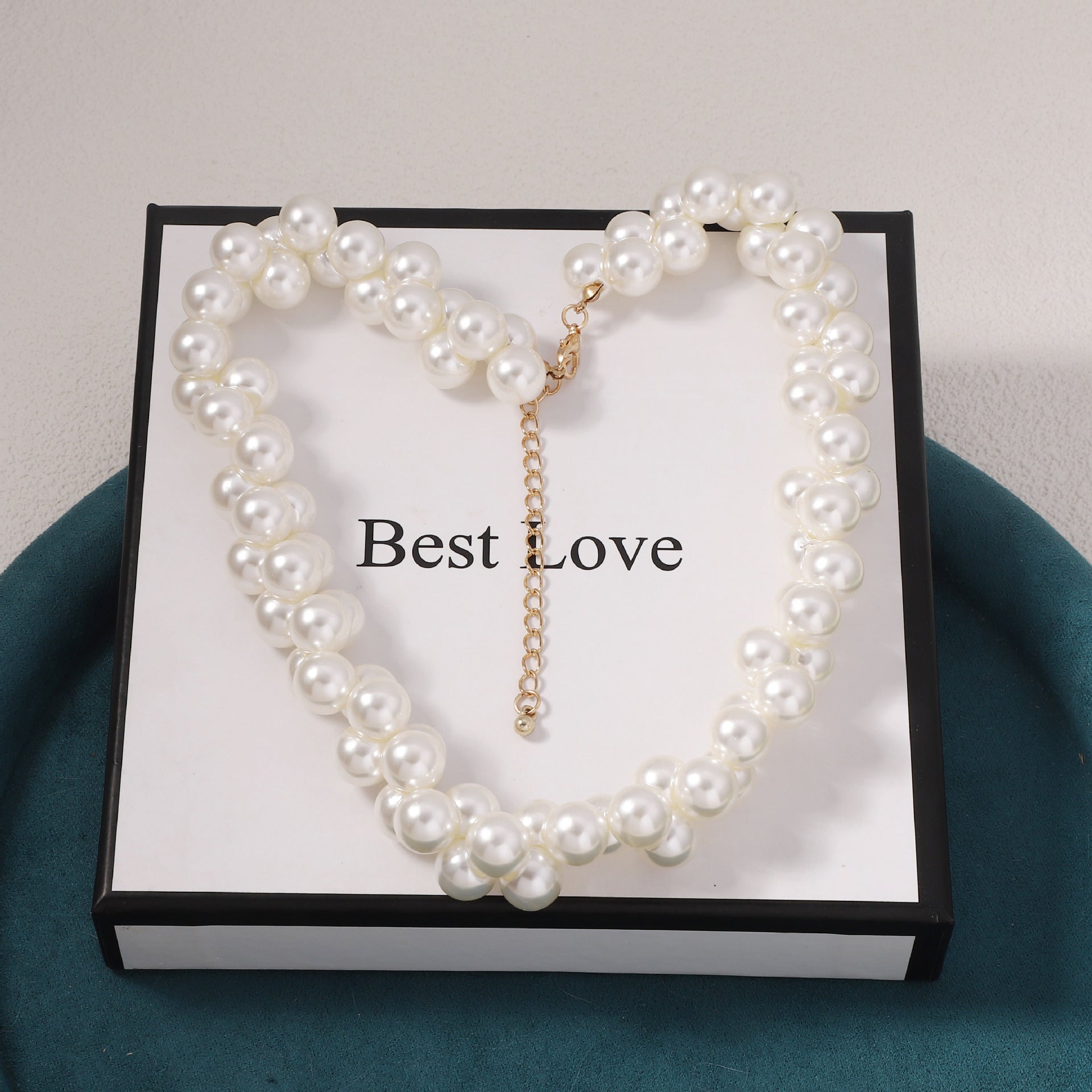 Charming Pearl Necklace for Any Occasion
