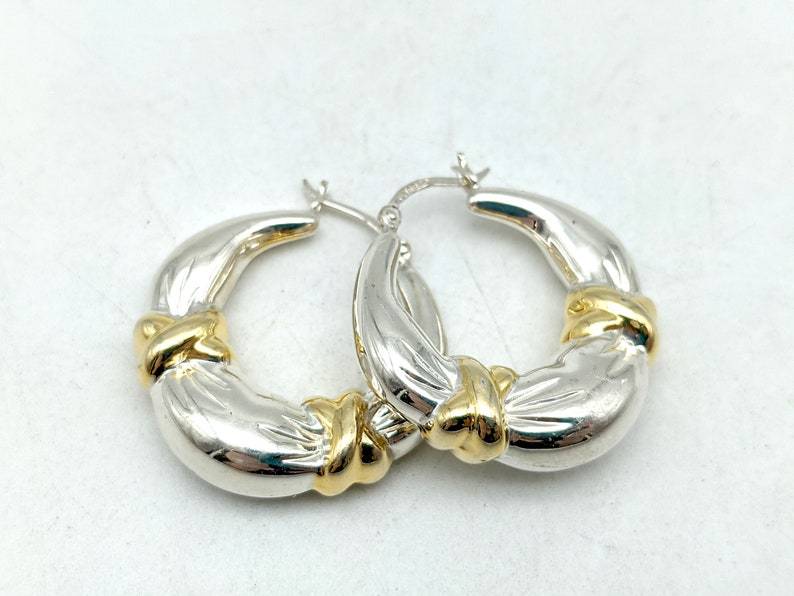 Beautiful Gold Earring with Unique Style