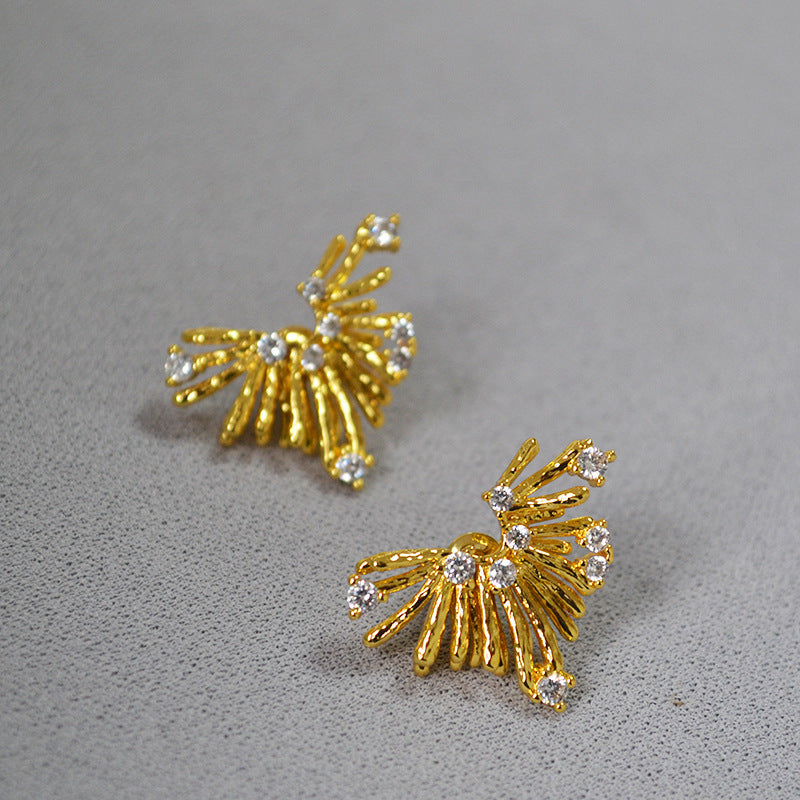 Charming Silver Earring for Any Occasion