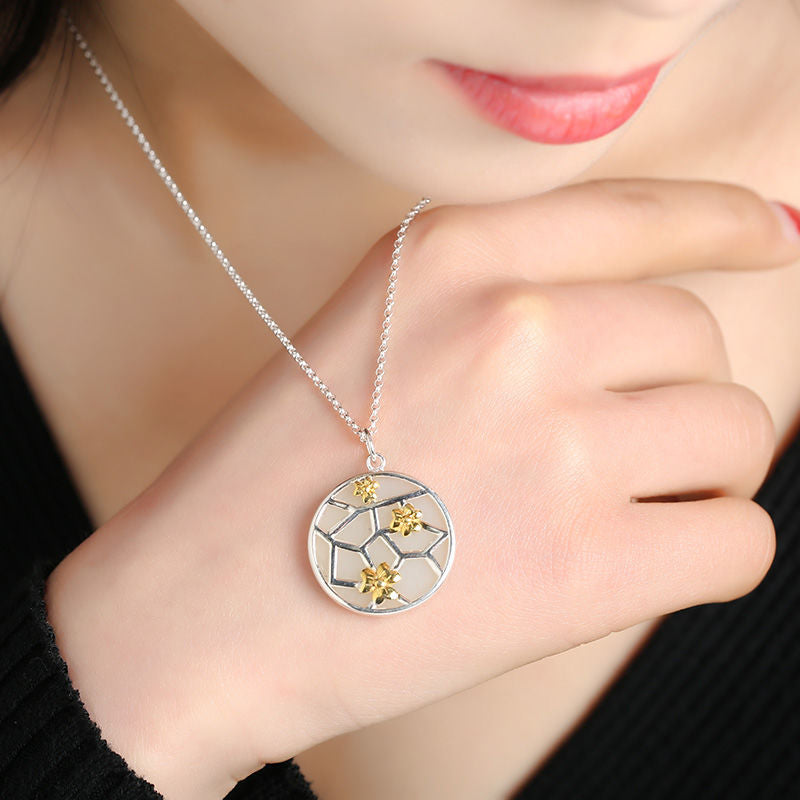 Classic Silver Necklace with Timeless Appeal