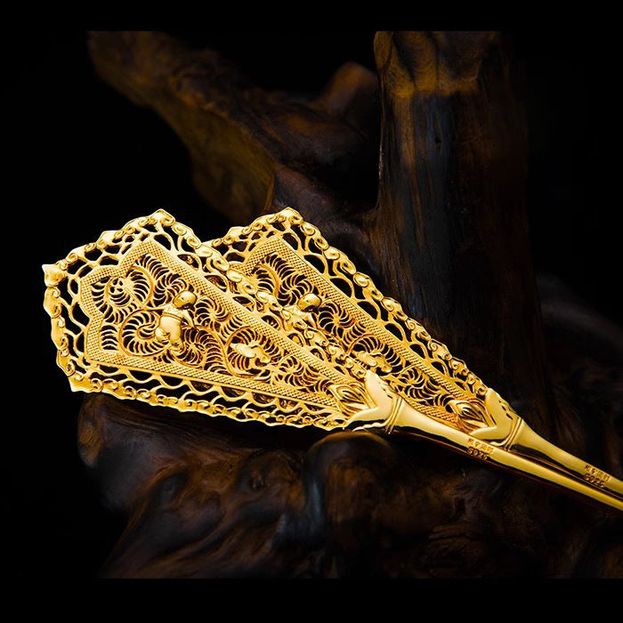 Elegant Gold Piece for Every Occasion