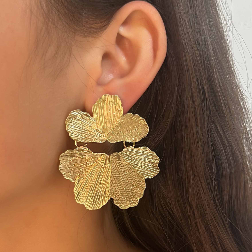 Romantic Gold Earring for Special Moments