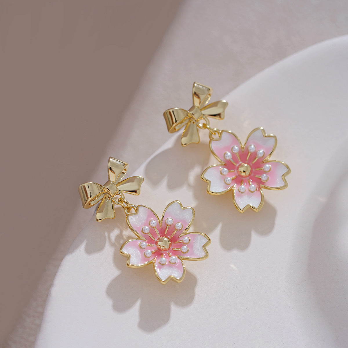 Charming Gold Earring for Any Occasion