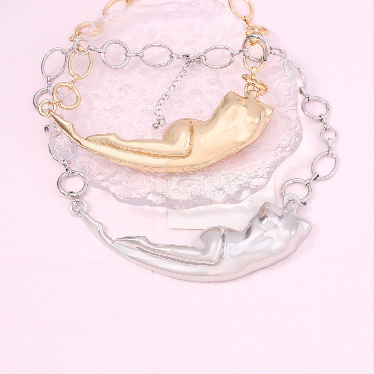 Classic Chain with Timeless Appeal