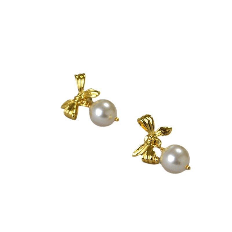 Classic Gold Earring with Timeless Appeal