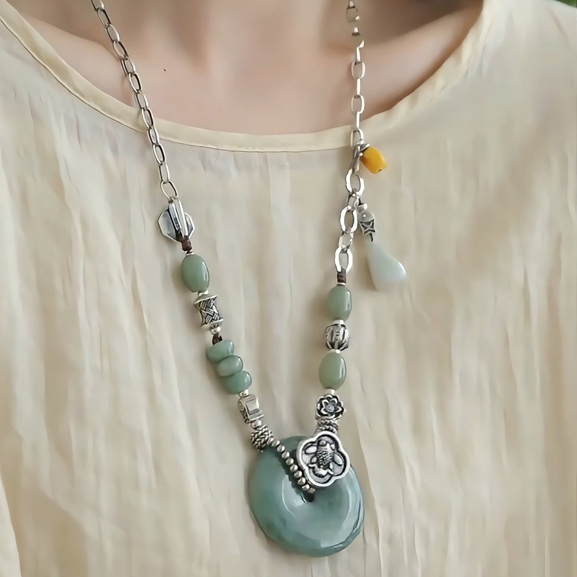 Classic Silver Necklace with Timeless Appeal