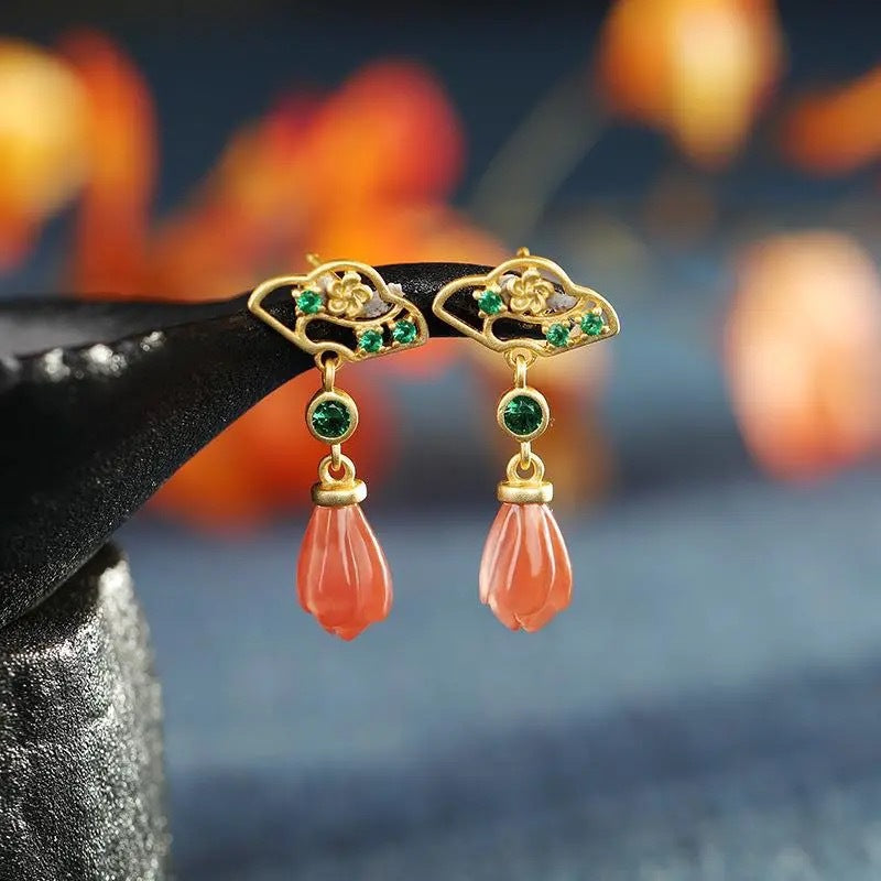 Romantic Gold Earring for Special Moments