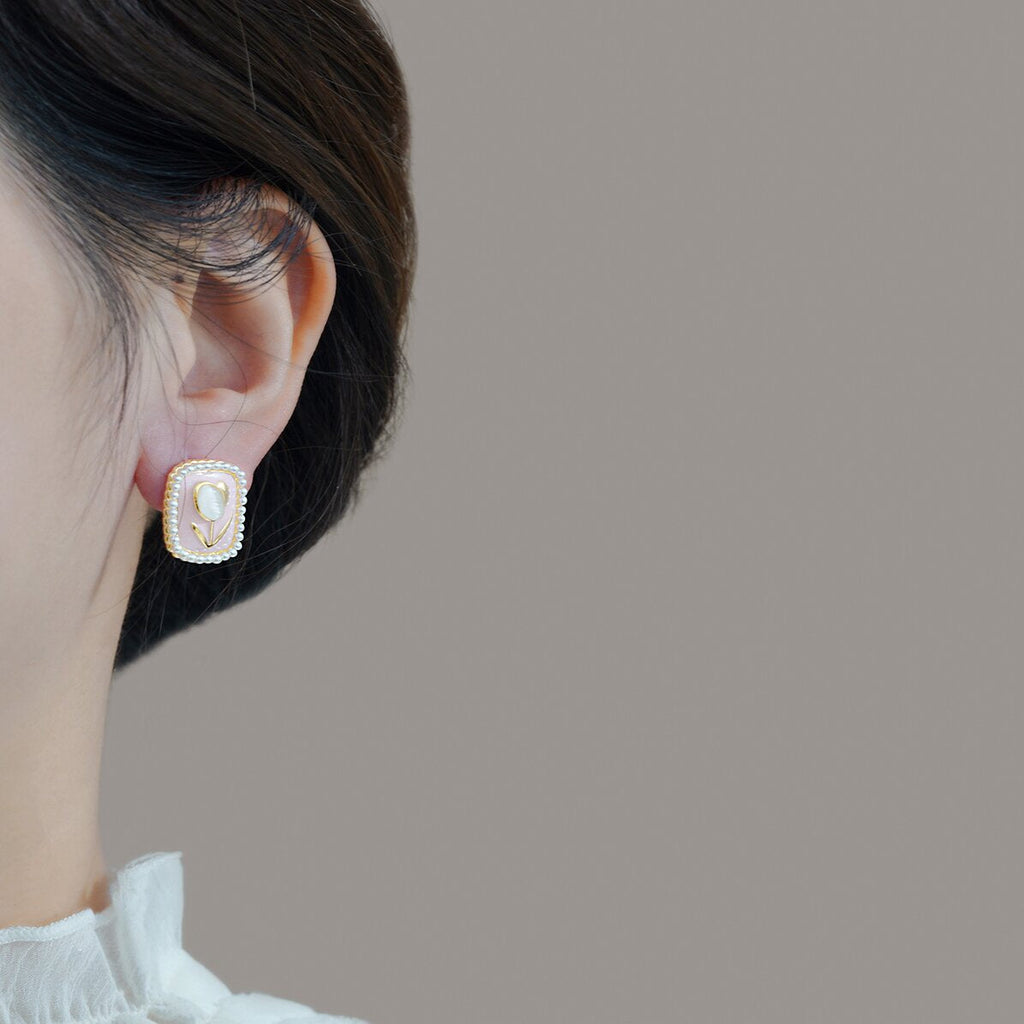 Classic Pearl Earring with Timeless Appeal