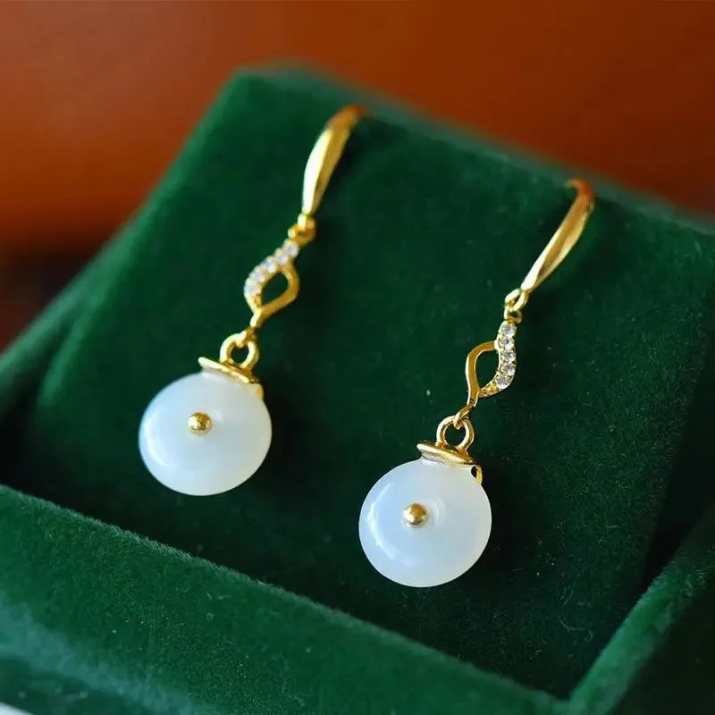Charming Gold Earring for Any Occasion
