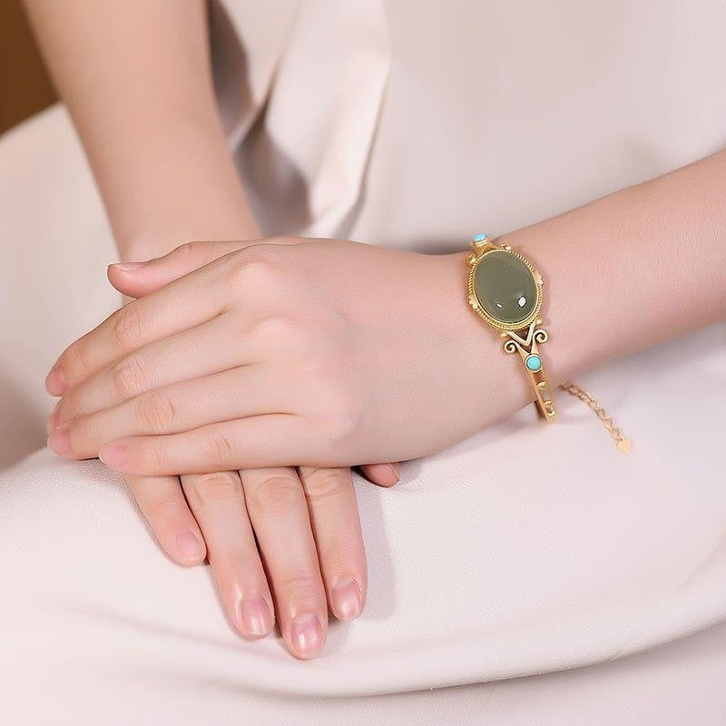 Classic Gold Bracelet with Timeless Appeal