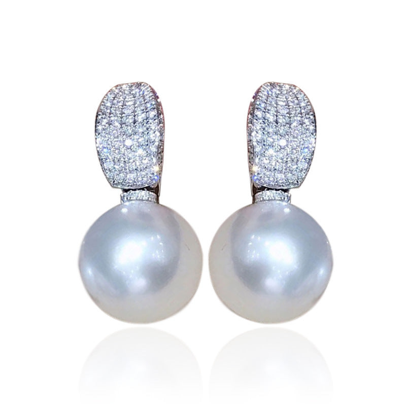 Beautiful Pearl Earring with Unique Style